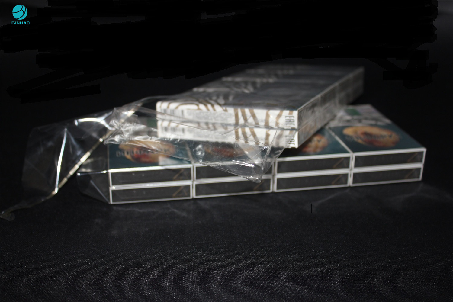 Film d'imballaggio del PVC degli strizzacervelli da 25 micron per il contenitore esterno Wraper di sigaretta nuda