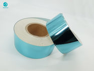 Il blu della glassa ha ricoperto il cartone interno della struttura per il pacchetto delle casse dei contenitori di sigaretta